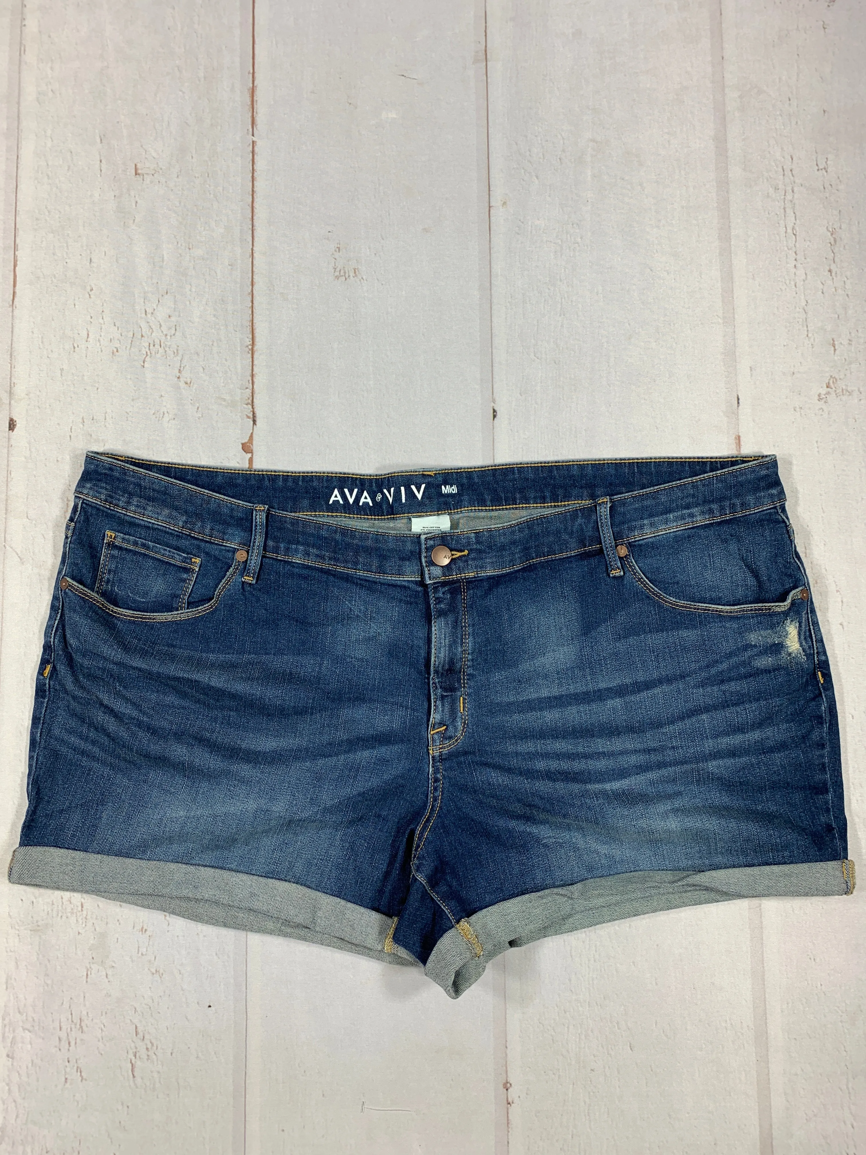 AVA & IVI Jean Shorts size 24W